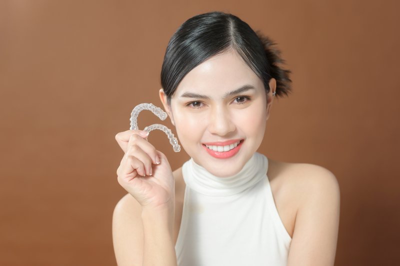 Lady shows off ClearCorrect clear aligners
